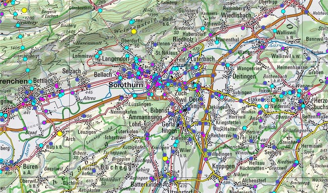 Antennenstandorte in Solothurn und Region. Dunkelblau: Mobilfunkantenne 4G (LTE); Magenta: Mobilfunkantenne 3G (UMTS); Hellblau: GSM (volldigitales Mobilfunknetz); Gelb: Radio- und TV-Sender