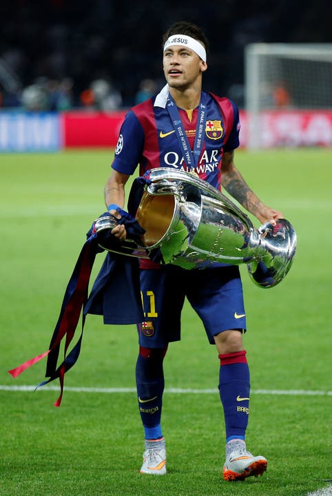 Neymar mit dem Pokal