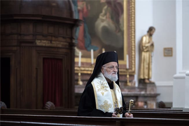 Patriarch Gregorios III., am Sonntagmorgen beim Gottesdienst-Einzug in die St.-Ursen-Kathedrale.