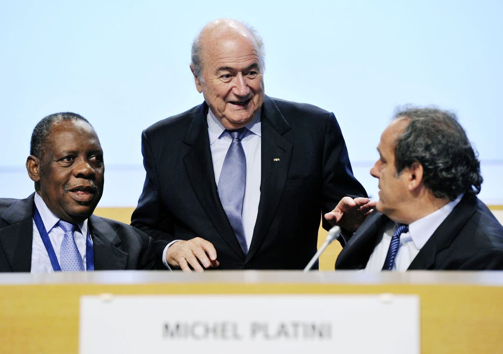 Mai 2012: der afrikanische Fussballpräsident, Issa Hayatou, Fifa-Präsident Sepp Blatter und Uefa-Präsident Michel Platini.