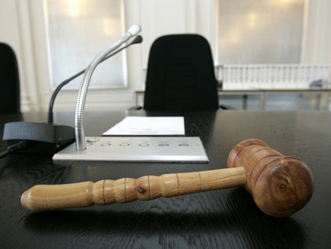 Bei den Aargauer Familiengerichten können die zuständigen Bezirksgerichtspräsidenten und -präsidentinnen künftig mehr Fälle alleine entscheiden. (Symbolbild)