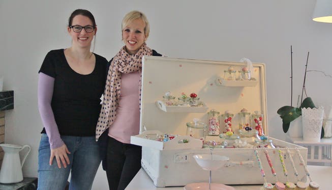 Die Veranstalterinnen Jeannine Schuhmacher und Stephanie Scandella (v.l.) freuen sich auf ihren ersten gemeinsamen Koffermarkt.