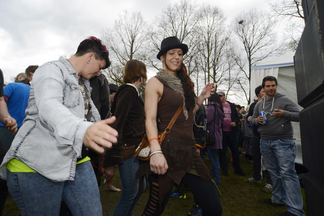 Trotz mässiger Witterung: Top-Stimmung an der Day-Dance-Party in Altreu
