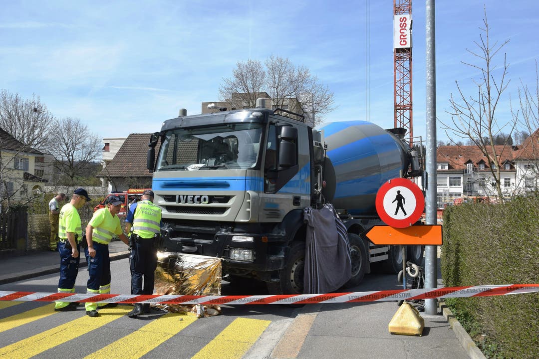 Der Unfall hat sich bei der Baustelle an der Fröhlichstrasse in Brugg ereignet.