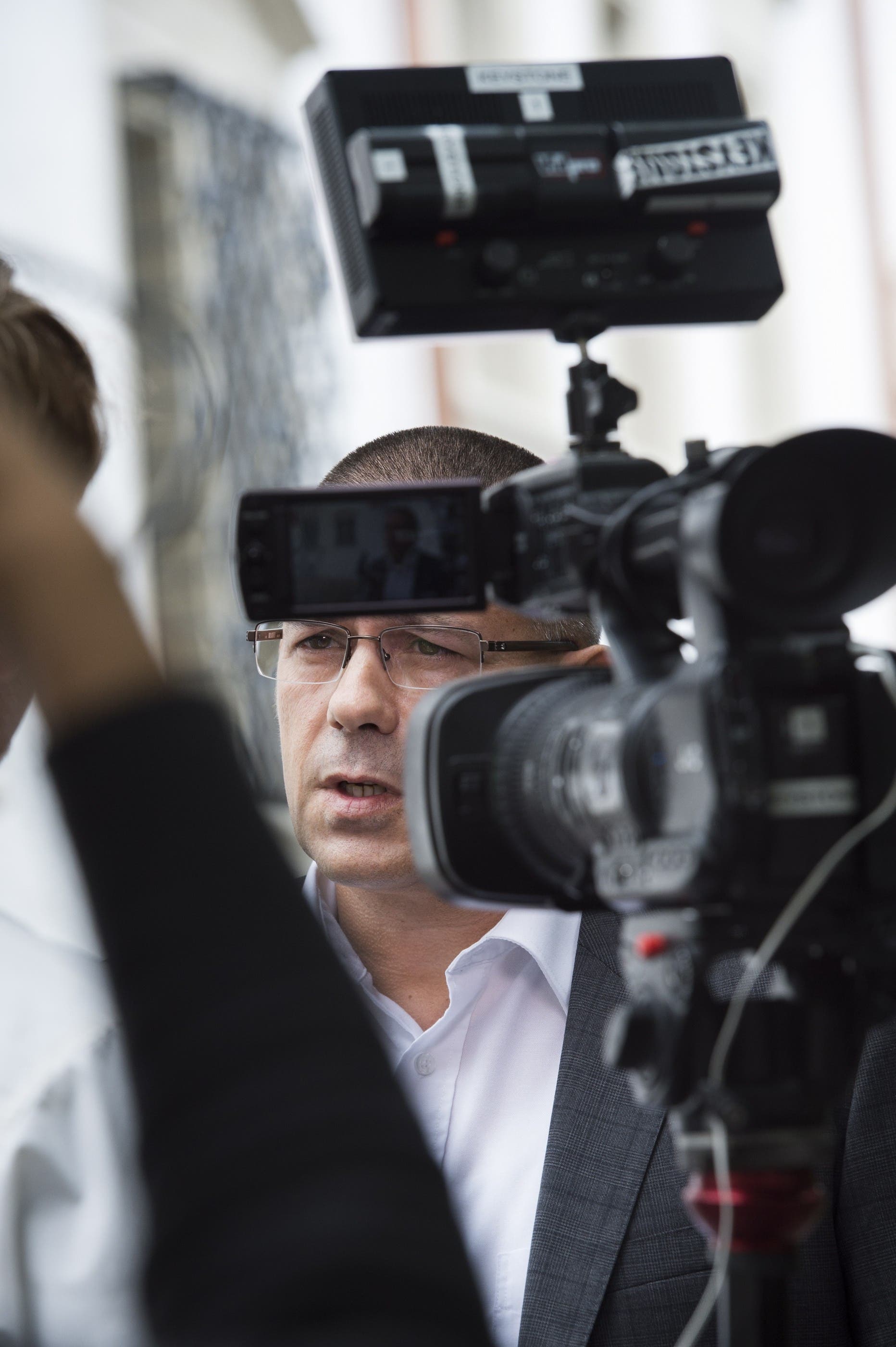 Bildstrecke - Journalisten Erhoffen Sich Informationen Zur Mller-Affre
