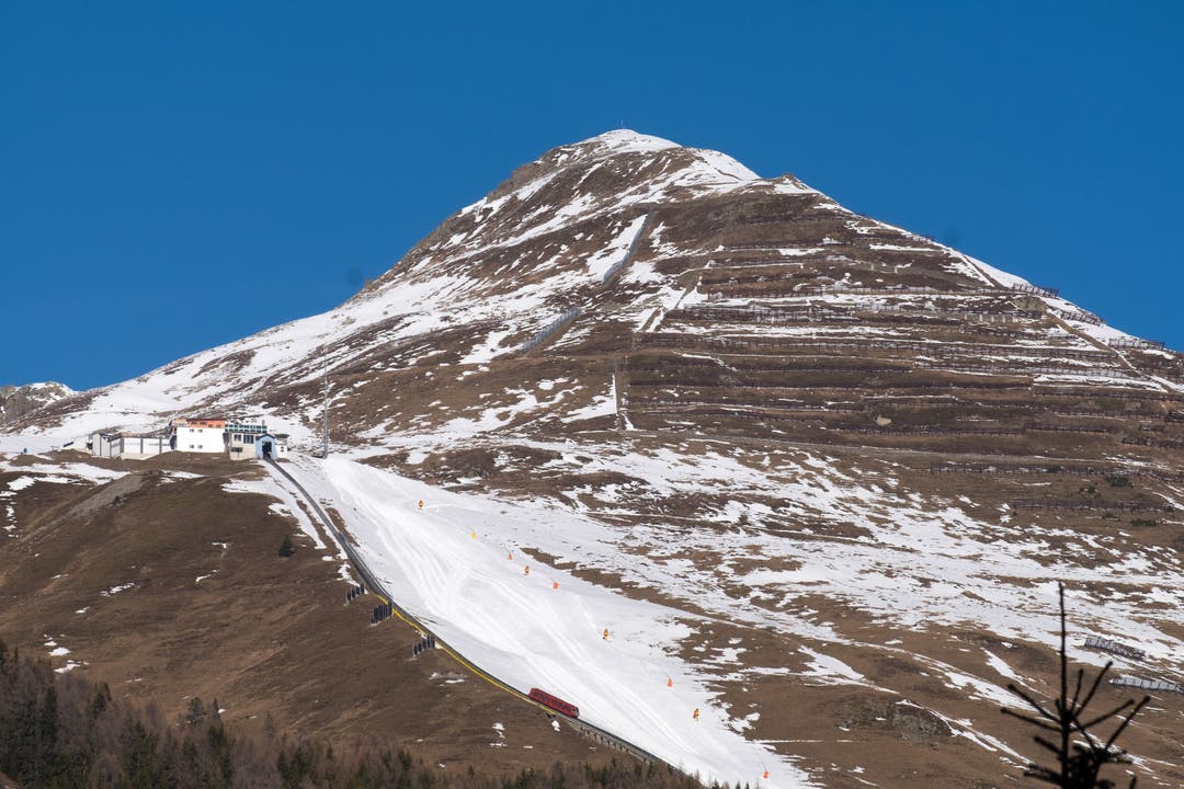 Die Mittelstation Höhenweg mit der Parsennbahn in Davos