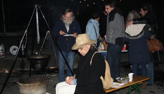 In der Weihnachtszeit vor zwei Jahren: Das christliche Sozialwerk Hope veranstaltete einen Fondueabend auf der Gasse beim Bahnhofplatz.