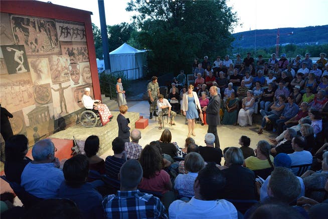 Die Theatergruppe Rattenfänger begeistert das Publikum in Augusta Raurica mit ihrem neusten Stück.