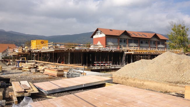 Bild vor Ort: Der Kappeler Schulhauserweiterungsbau nimmt Formen an.