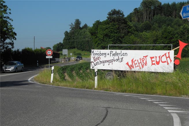 Ein Plakat beim Autobahnkreisel zwischen Meinisberg und Pieterlen zeigt klar die Haltung der Bevölkerung.