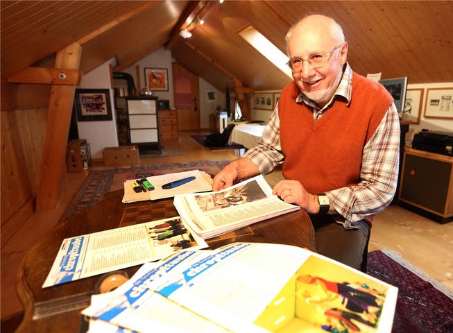 Eugen Rauber berichtet seit 33 Jahren als Redaktor der Chropftuube-Zeitung über das Leben im Dorf. HR. Aeschbacher