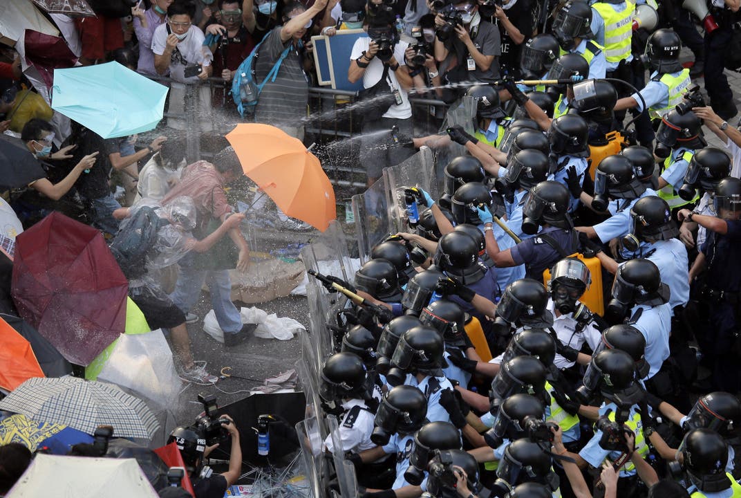 In einer Umfrage der renommierten Chinesischen Universität Hongkong sprachen sich nur 31 Prozent für Occupy Central aus, 46 Prozent lehnten die Bewegung ab.