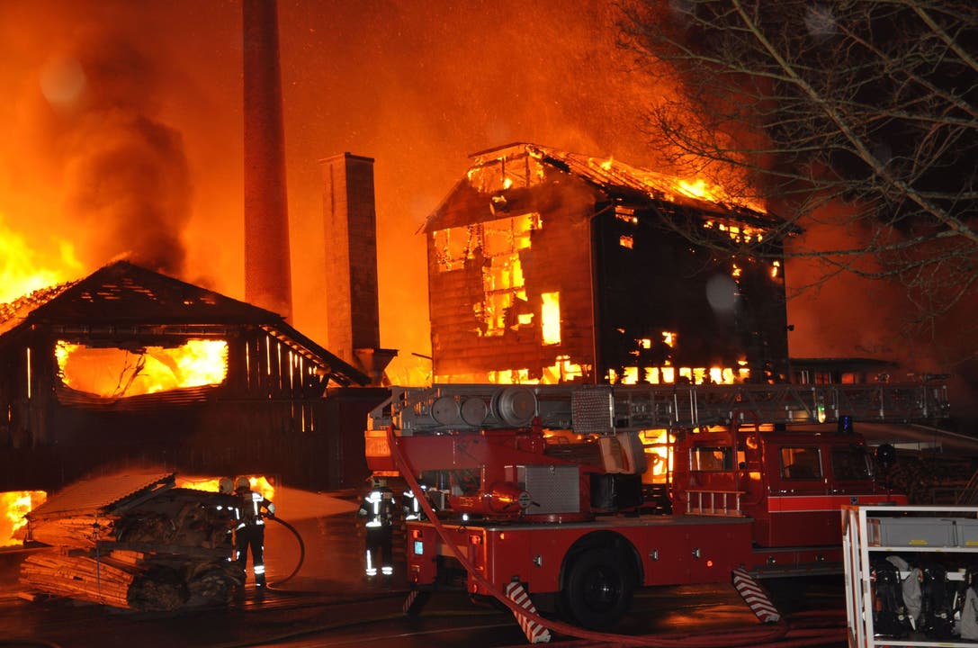 In Balsthal brennt in der Silvesternacht eine Schreinerei ab