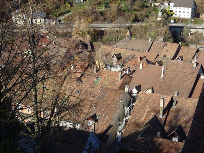 Unter zahlreichen Laufenburger Altstadtdächern ist Investitionsbedarf vorhanden.
