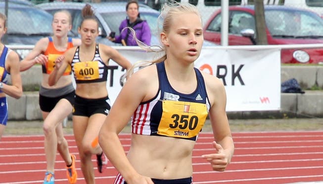 Michelle Gröbli (350) bereits 100m vor dem Ziel in Führung.