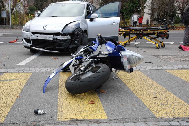 Unfall zwischen Motorrad und Auto in Langendorf.