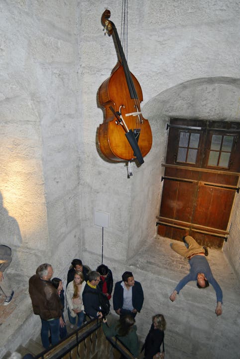 Tanzperformance von Oleg Kaufmann im Turm der St. Ursen.