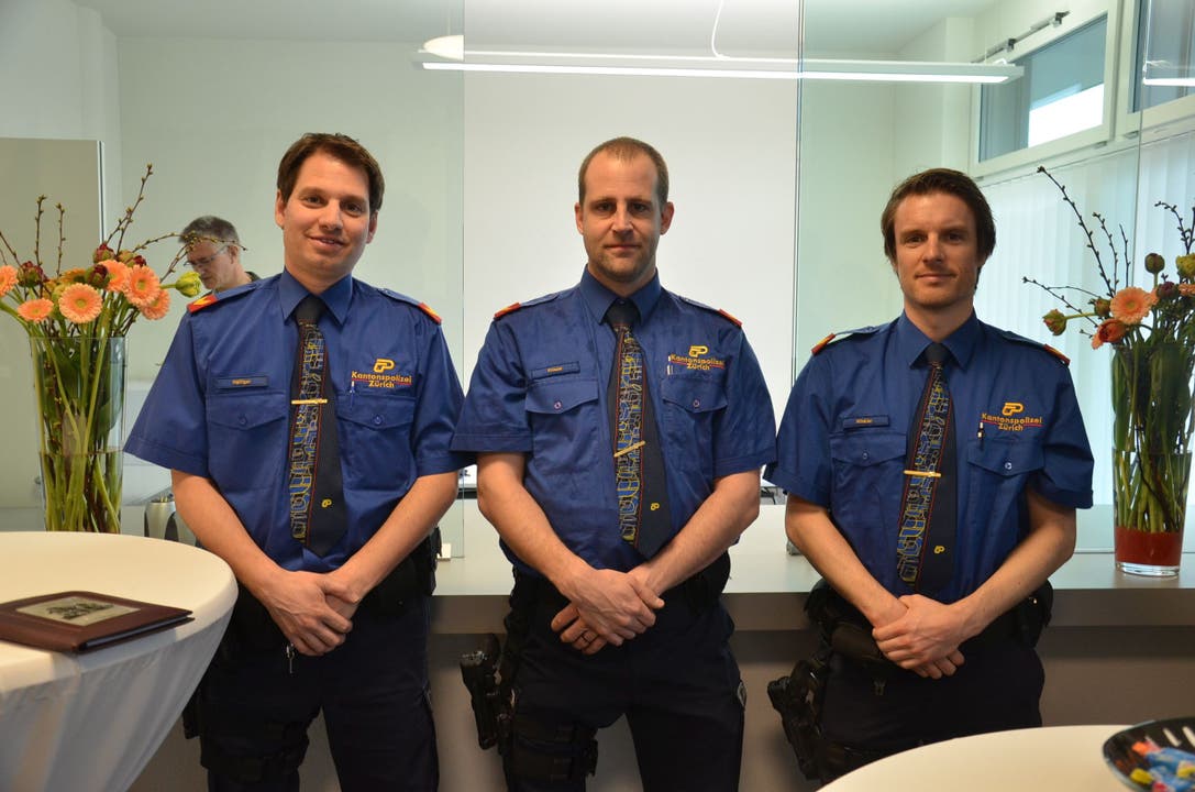 Martin Häfliger, Tobias Knauer und Roger Winkler (von links nach rechts) sind die zuständigen Polizeibeamten für Birmensdorf, Aesch und Uitikon.