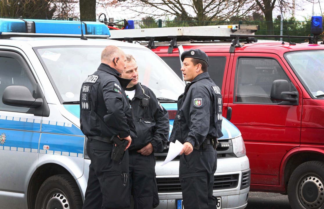 Die deutsche Polizei hat bei Aachen drei Personen festgenommen