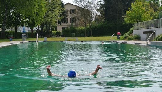 Viel Platz im Becken für die sogenannten Gesundheitsschwimmer: Im Juli und August war es oft bewölkt und regnerisch, ein Ansturm wie an Pfingsten blieb aus.