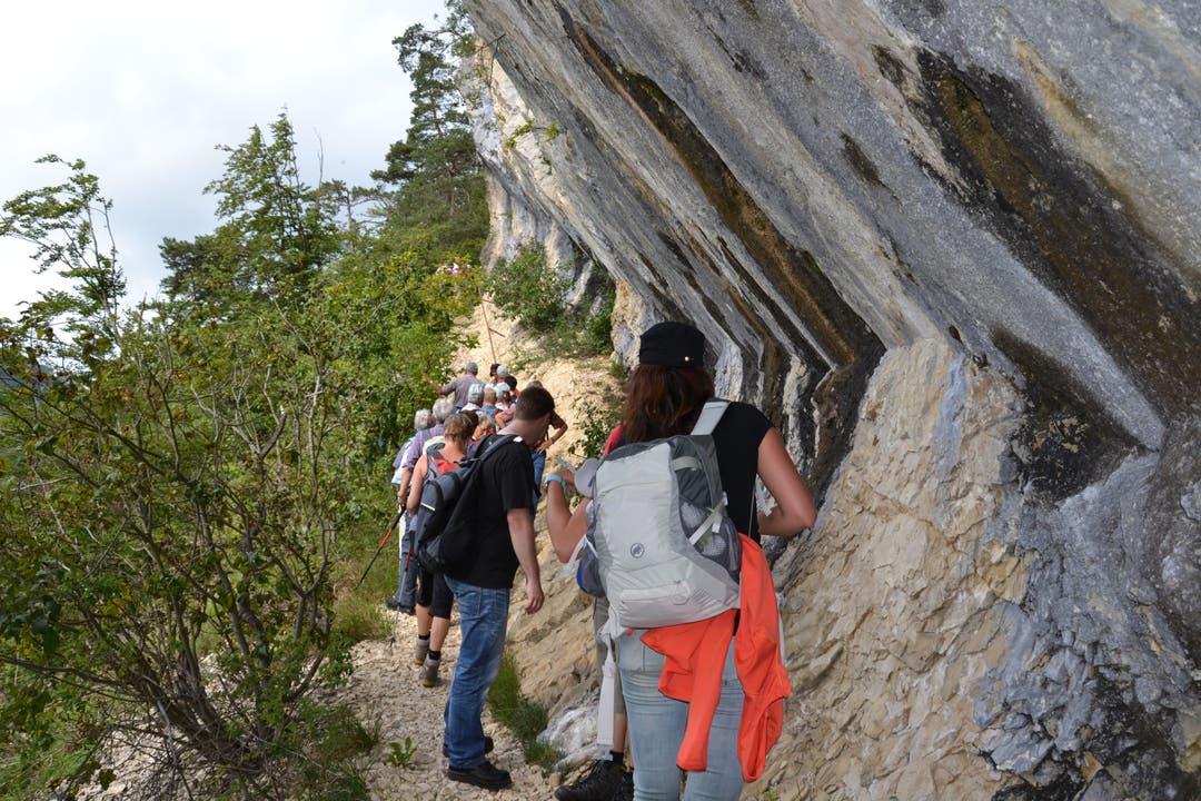 Leserwandern entlang einer Felswand – auch das gehört zum Programm