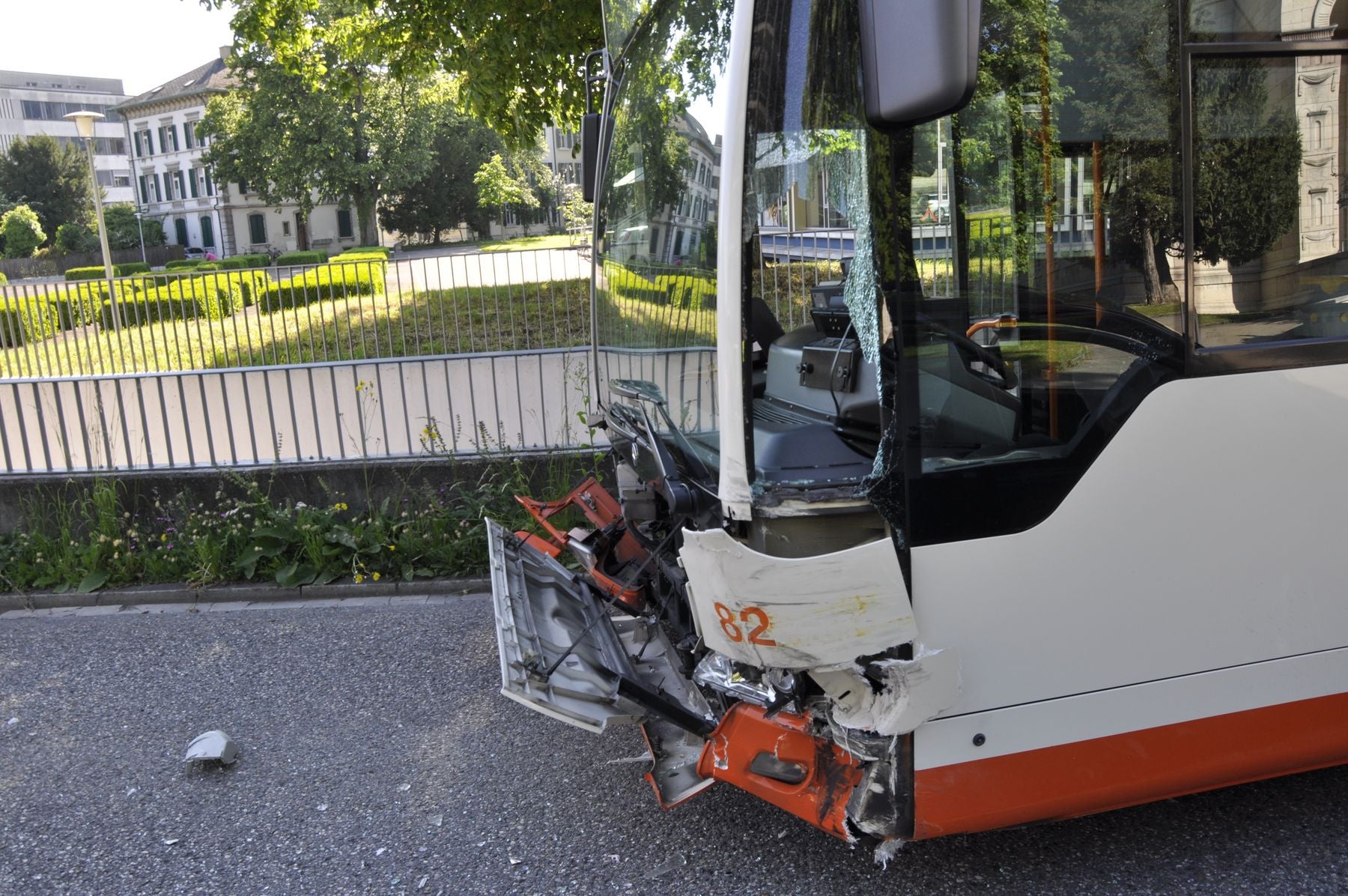 Bildstrecke - Auto Kracht Mit BSU-Linienbus Zusammen