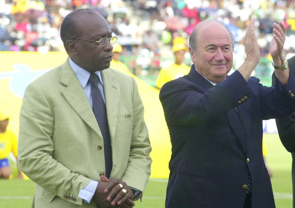 In Lateinamerika und Afrika geniesst Blatter volle Unterstützung - hier mit Funktionär Jack Warner 2001