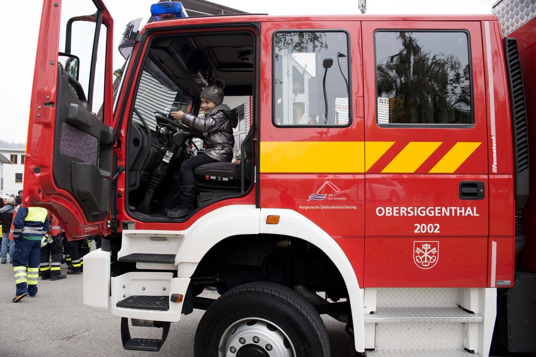 Auch die Jüngsten dürfen einmal im Feuerwehrauto sitzen