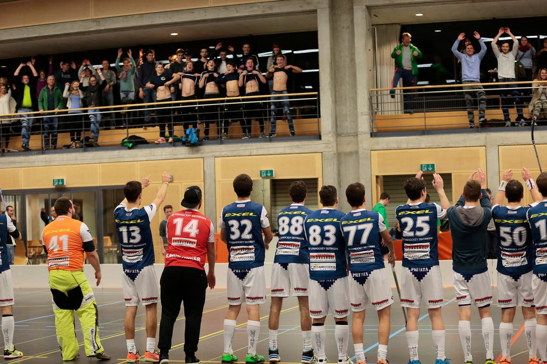 29.11.2015: TSVUD - Unihockey Basel Regio Die obligate Welle und einen Gruss der Wiler-Jungs an ihren Liebling "Mühli"...