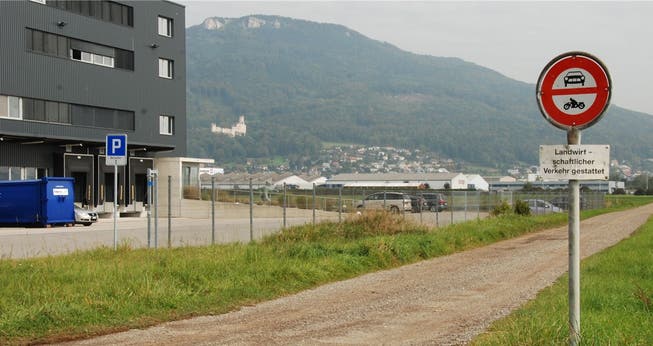 Voigt Industrie Service AG in Niederbipp: Westlich des bestehenden Gebäudes soll ausgebaut werden, teilweise auf Oensinger Boden.
