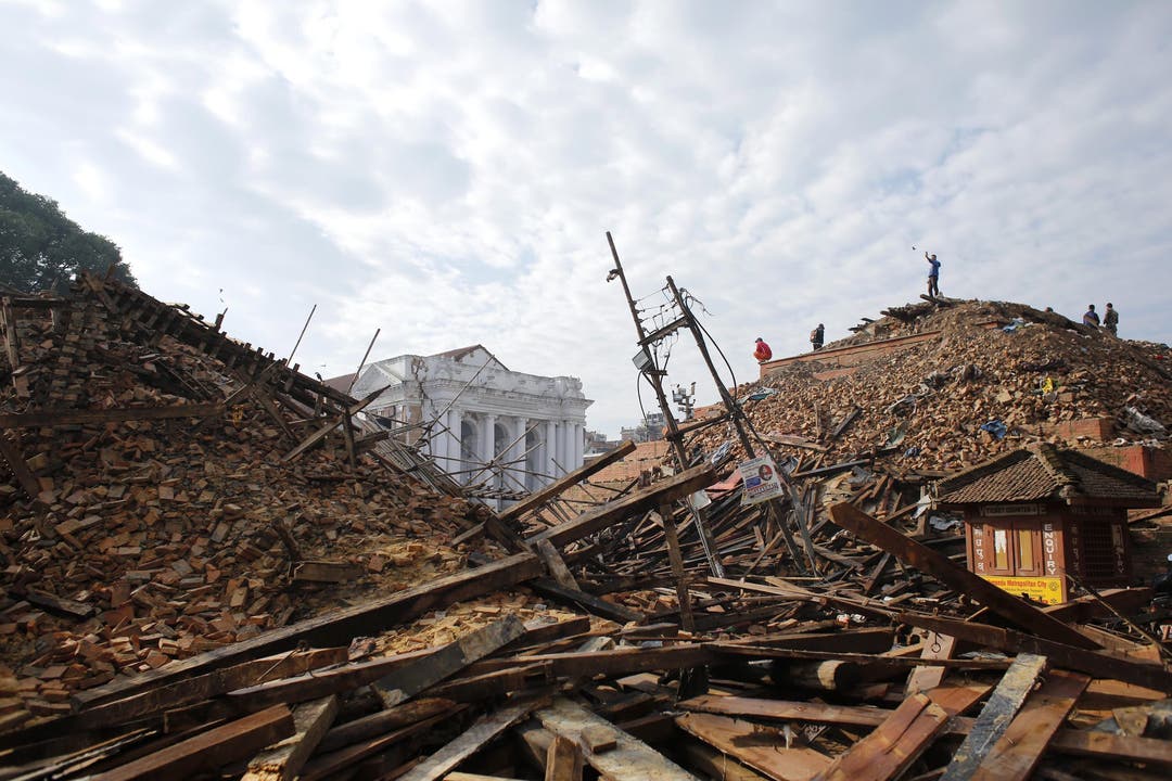 Schweres Erdbeben in Nepal fordert tausende Tote_3