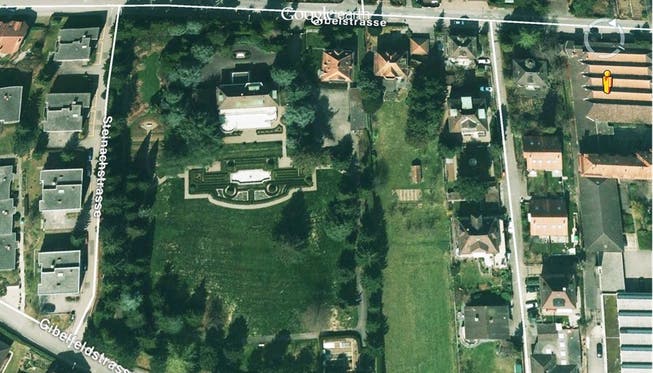 So präsentiert sich das Anwesen auf Google Earth: Der dunklere Teil ist der Teil, der zum Verkauf steht.