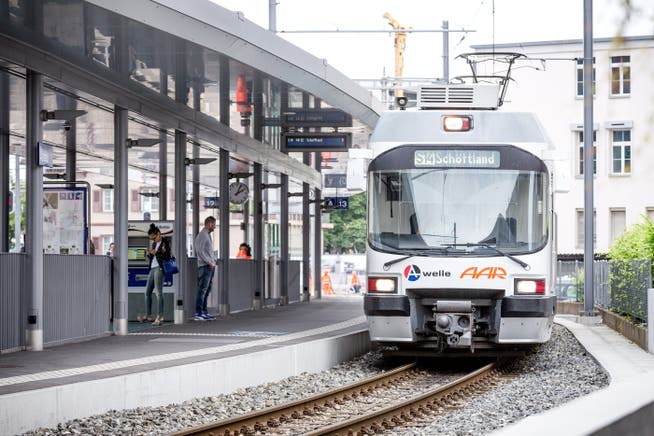 Gestern fuhr die WSB planmässig von Aarau nach Schöftland – am letzten Freitag fielen hingegen zwei Züge vollständig aus.