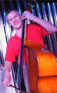 Philipp Mettler am Bass.