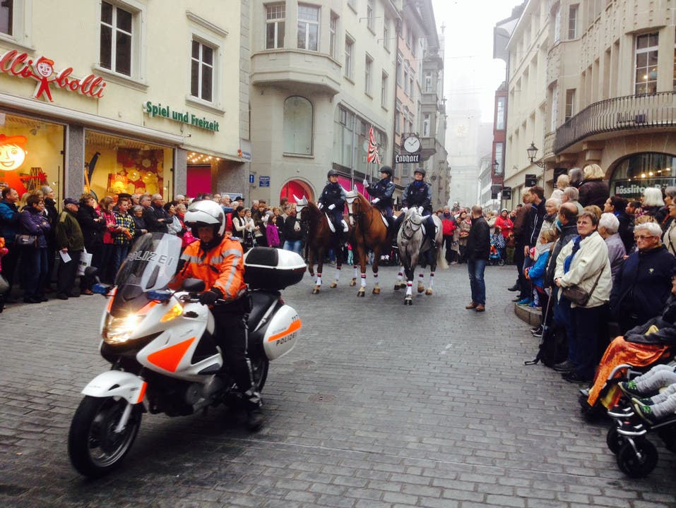 Berittene Polizei St, Gallen: Jetzt startet der Umzug.