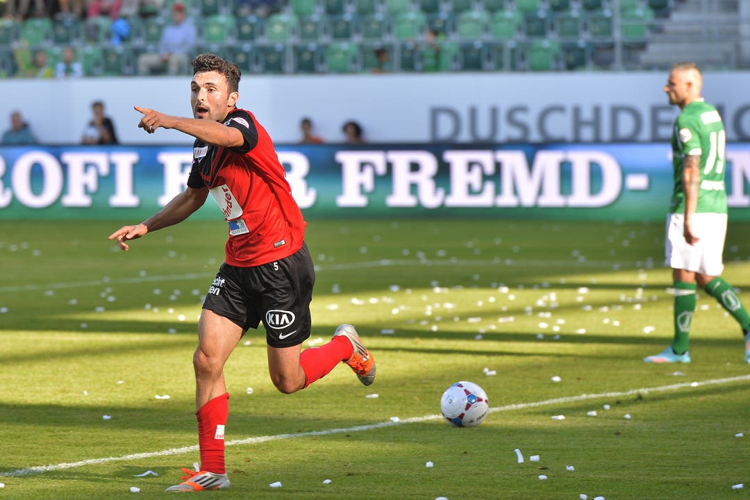 FCA-Mittelfeldspieler Luca Radice weiss, bei wem er sich für das 1:0 zu bedanken hat