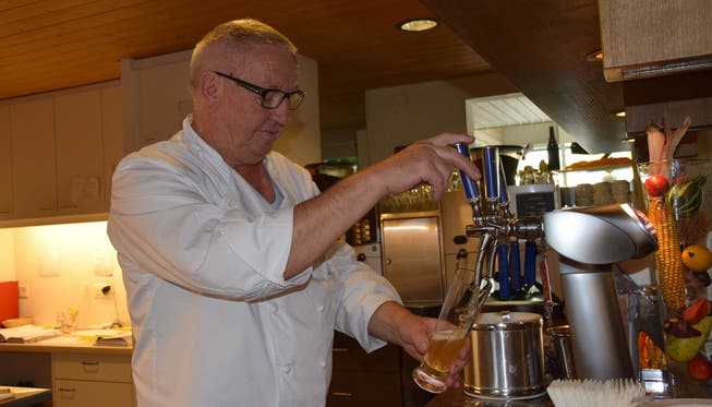 Nach vier Generationen Füglistaller wird im Juli 2016 im Kellerämterhof das letzte Bier gezapft, im Bild Josef Füglistaller. to