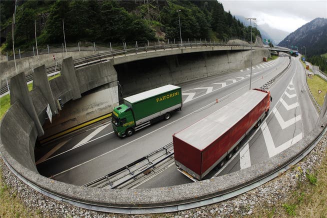 Der Gotthard-Tunnel muss saniert werden – umstritten ist, ob es dafür eine zweite Röhre braucht.