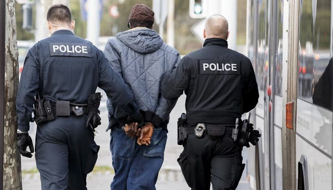 Die Polizei hat im Aargau im November 19 mutmassliche Einbrecher verhaftet (Symbolbild).