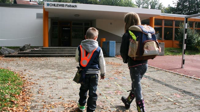 Die Kinder aus Fisibach und Kaiserstuhl sollen in Zukunft im Kanton Zürich zur Schule gehen. (Symbolbild/Archiv)
