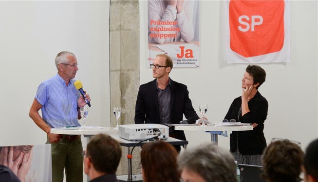 Einheitskasse Ja oder Nein? Unter der Leitung von Redaktor Christoph Neuenschwander diskutieren FDP-Kantonsrat Peter Brügger (l.) und SP-Kantonsrätin Evelyn Borer.