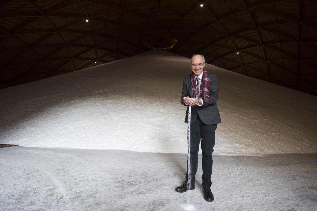 Carl A. C. Habich, Leiter Business Unit Primaersalze, steht im Saldrome, einem Salzlager