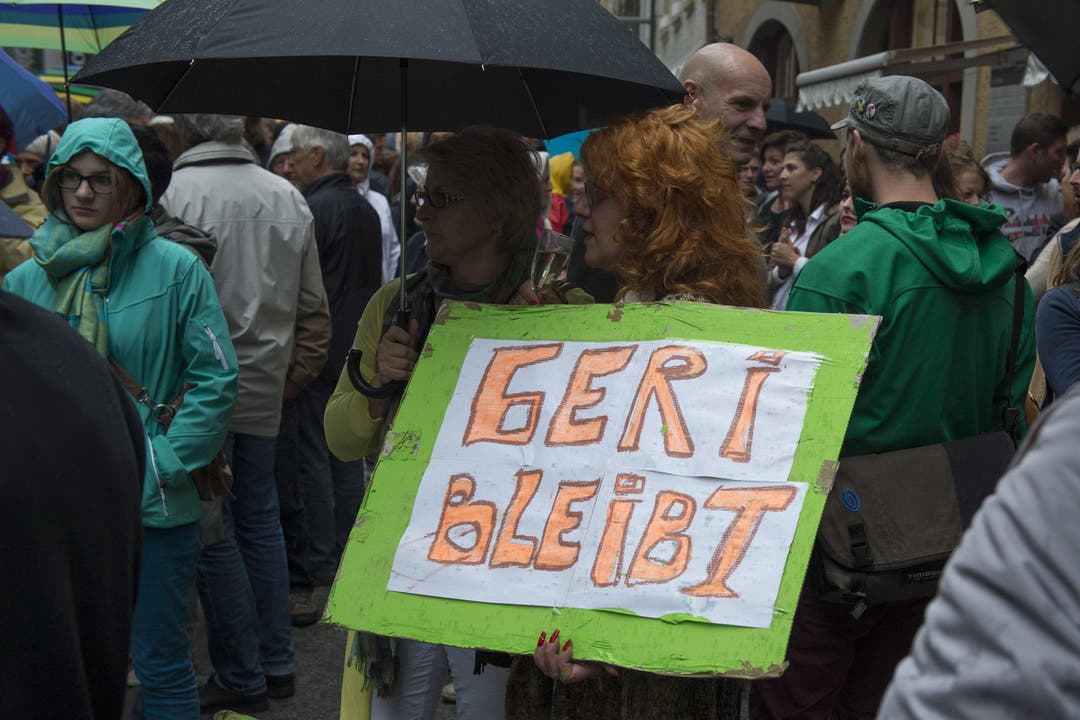 «Geri bleibt!»: Kundgebung für Geri Müller vor Badens Stadthaus.
