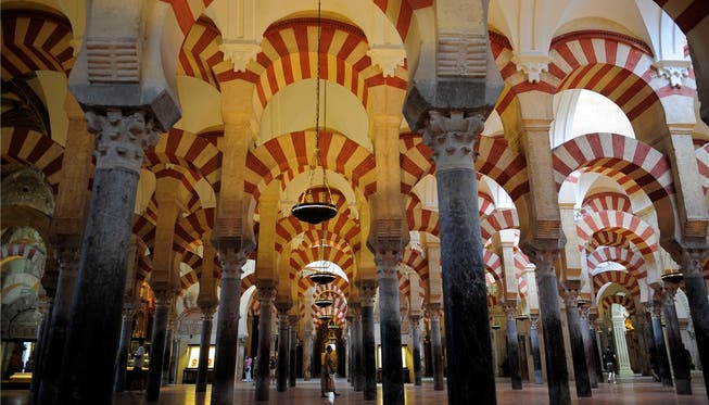 Die Säulenhalle der Moschee von Córdoba ist typisch für ein muslimisches Gotteshaus.