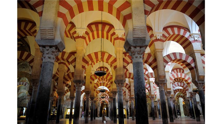 Ist das monumentale Bauwerk eine Kathedrale oder eine Moschee?