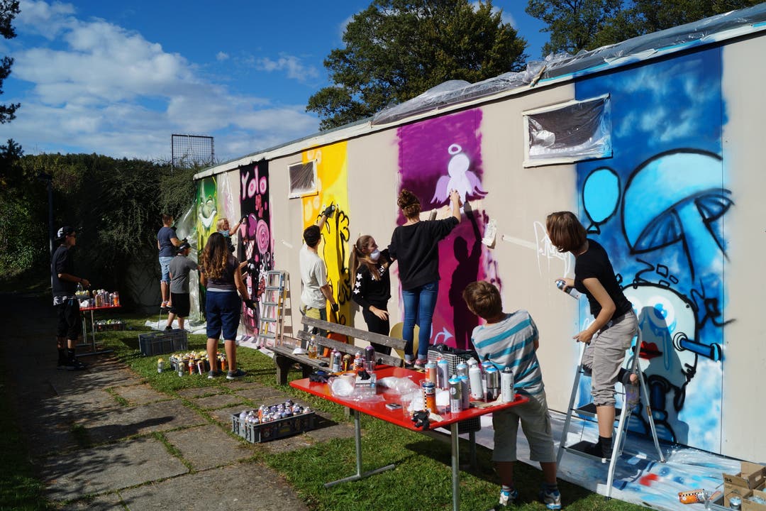 Jugendliche und Streetart-Künstler gestalten die Fassade des Ümperium