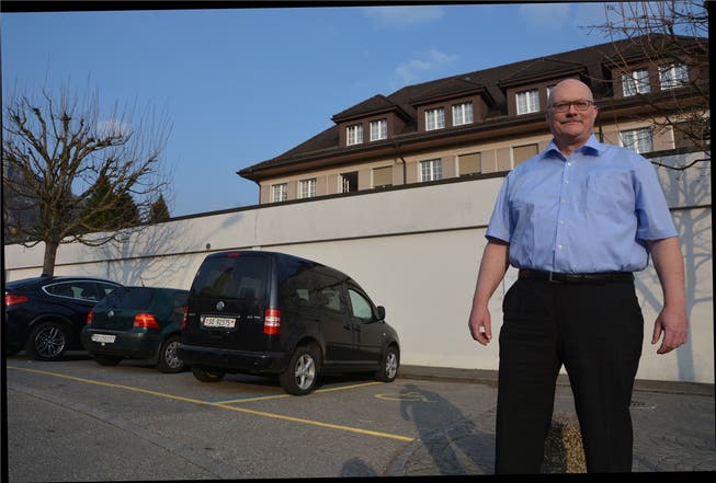 Bei diesem Behindertenparkplatz in Balsthal stellte Clemens Hellstern am 5. Juli 2014 einen Falschparker zur Rede.