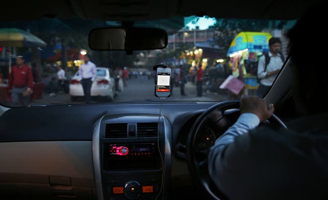 Ein Fahrer des Taxi-Vermittlungsdienstes Uber ist in Indien wegen einer mutmasslicher Vergewaltigung festgenommen worden. Er wird verdächtigt, sich in der indischen Hauptstadt Neu Delhi in seinem Auto an einer 27-Jährigen vergangen zu haben.