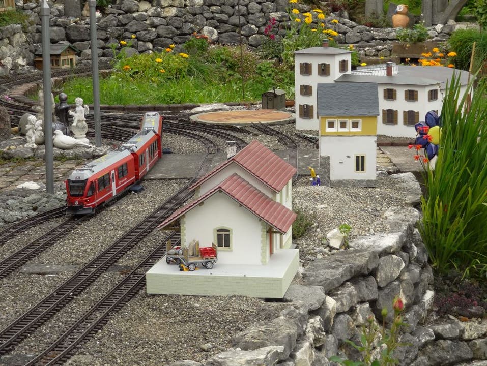 Bahn, Schienen, Häuser