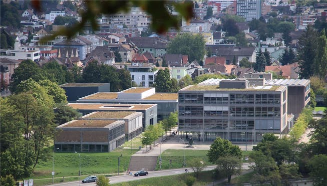 Auf dem Dach der Kantonsschule Baden soll bald eine Swisscom-Antenne stehen – der Rektor hat nichts dagegen. PKR